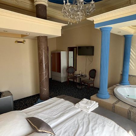Hotel Venecia Palace Michałowice Екстериор снимка