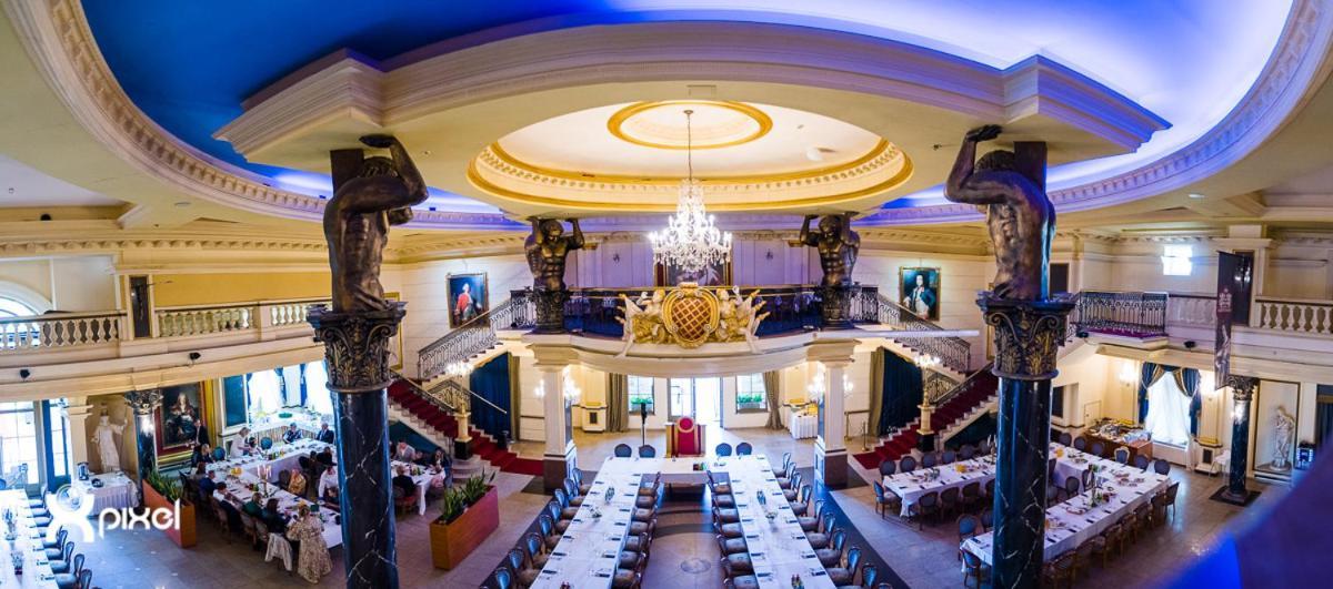 Hotel Venecia Palace Michałowice Екстериор снимка