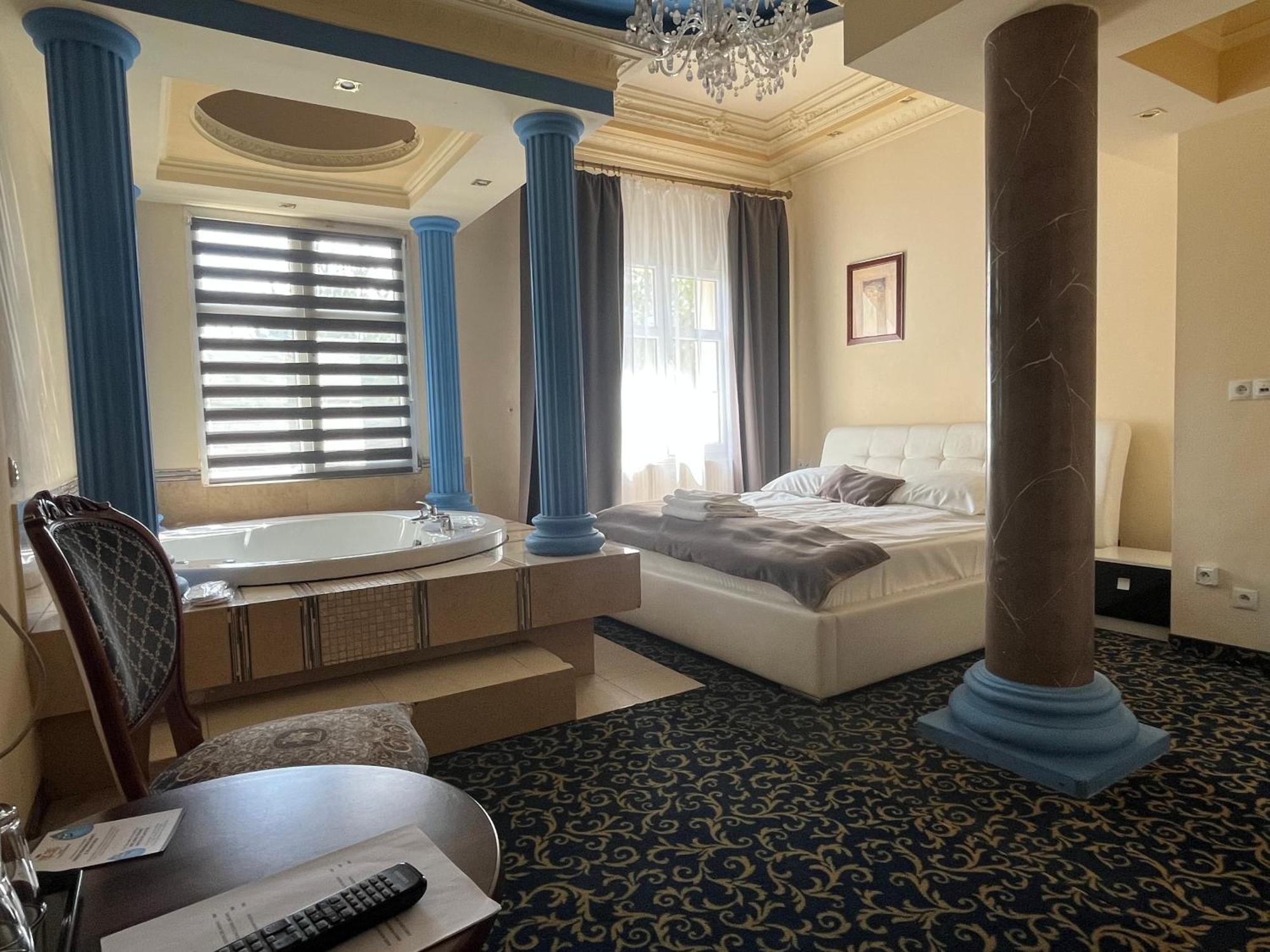 Hotel Venecia Palace Michałowice Екстериор снимка