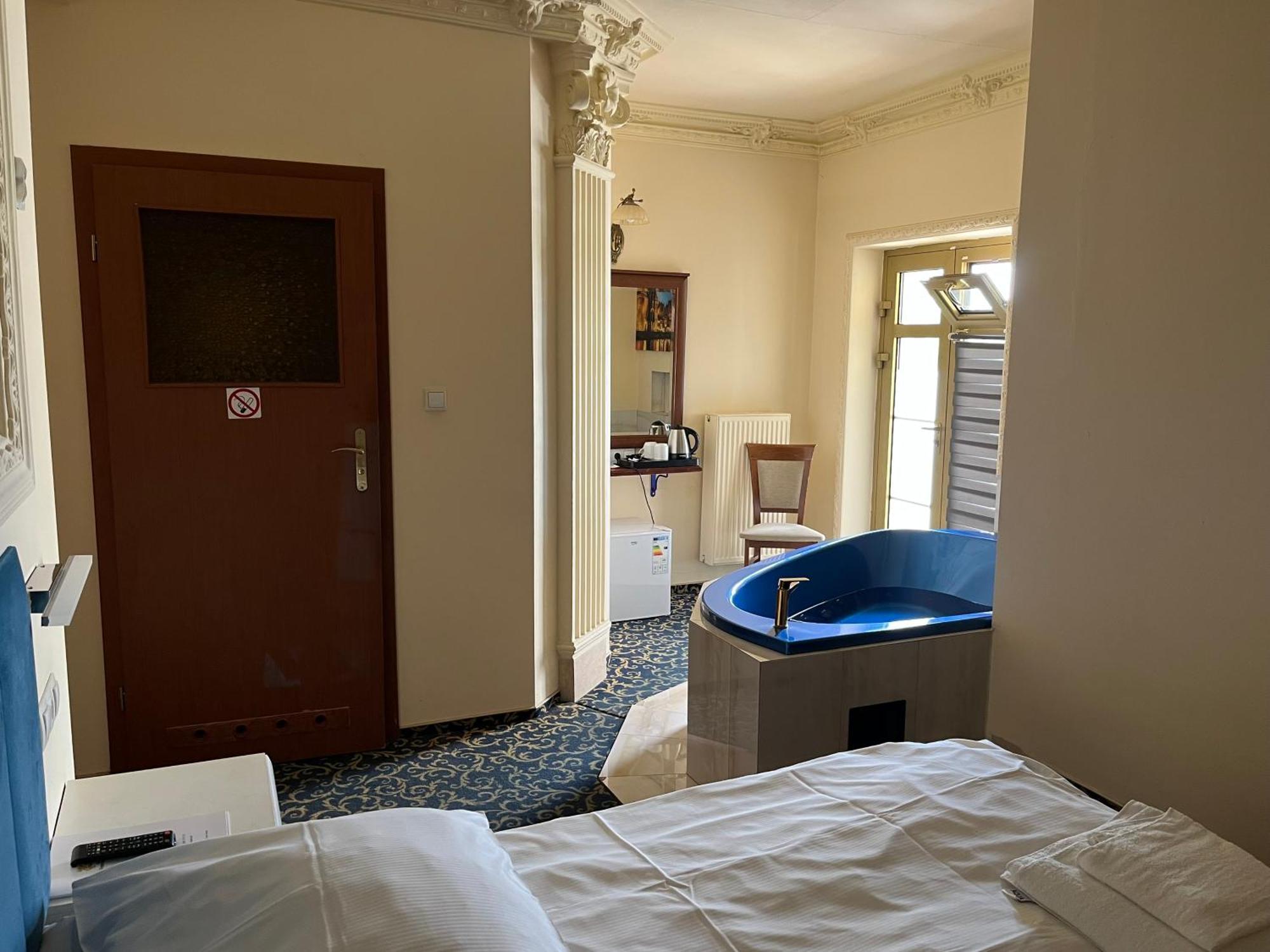 Hotel Venecia Palace Michałowice Екстериор снимка