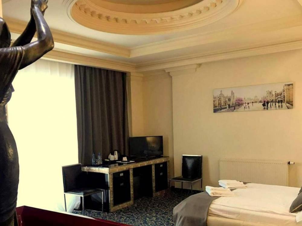 Hotel Venecia Palace Michałowice Екстериор снимка