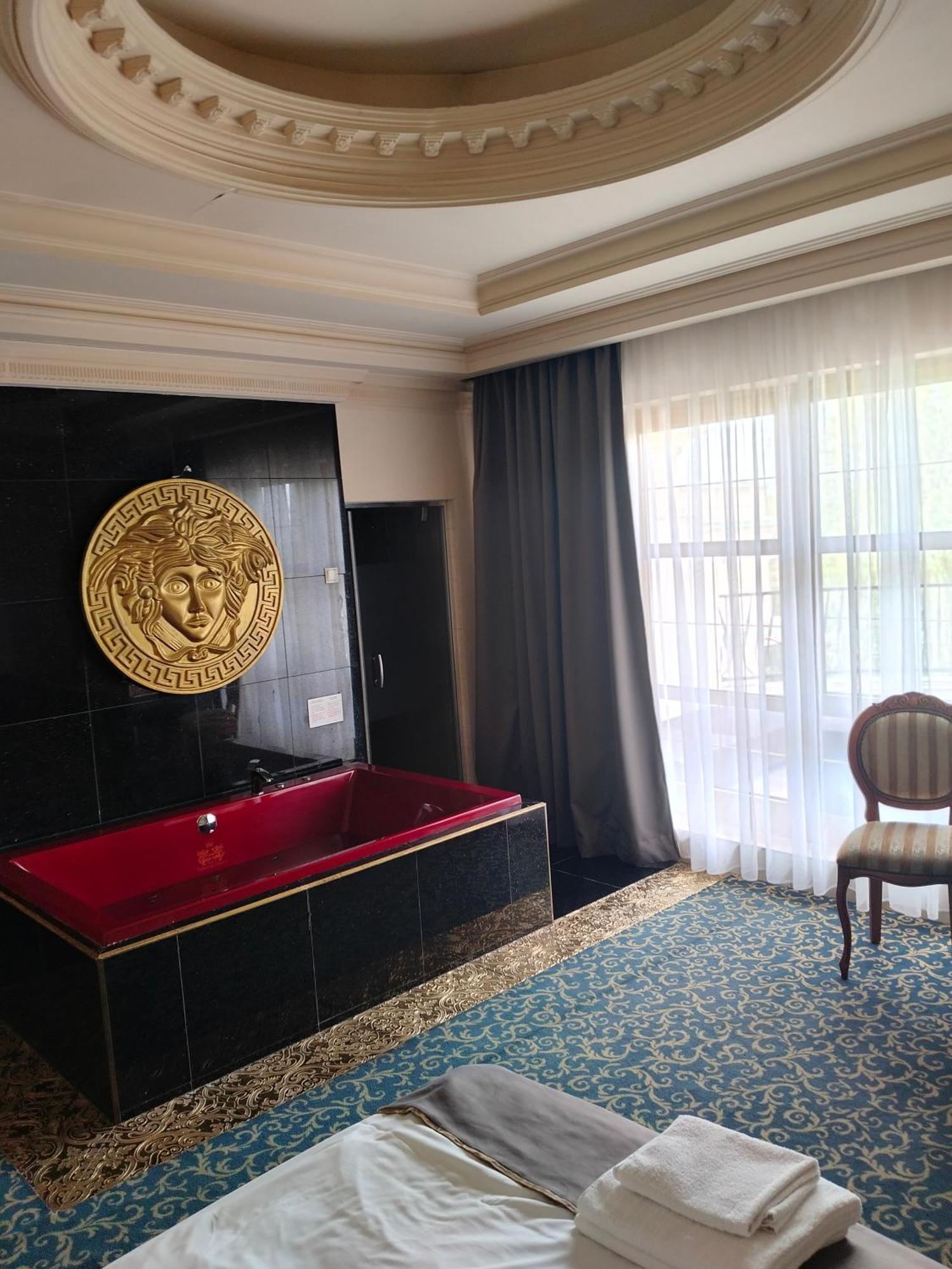 Hotel Venecia Palace Michałowice Екстериор снимка