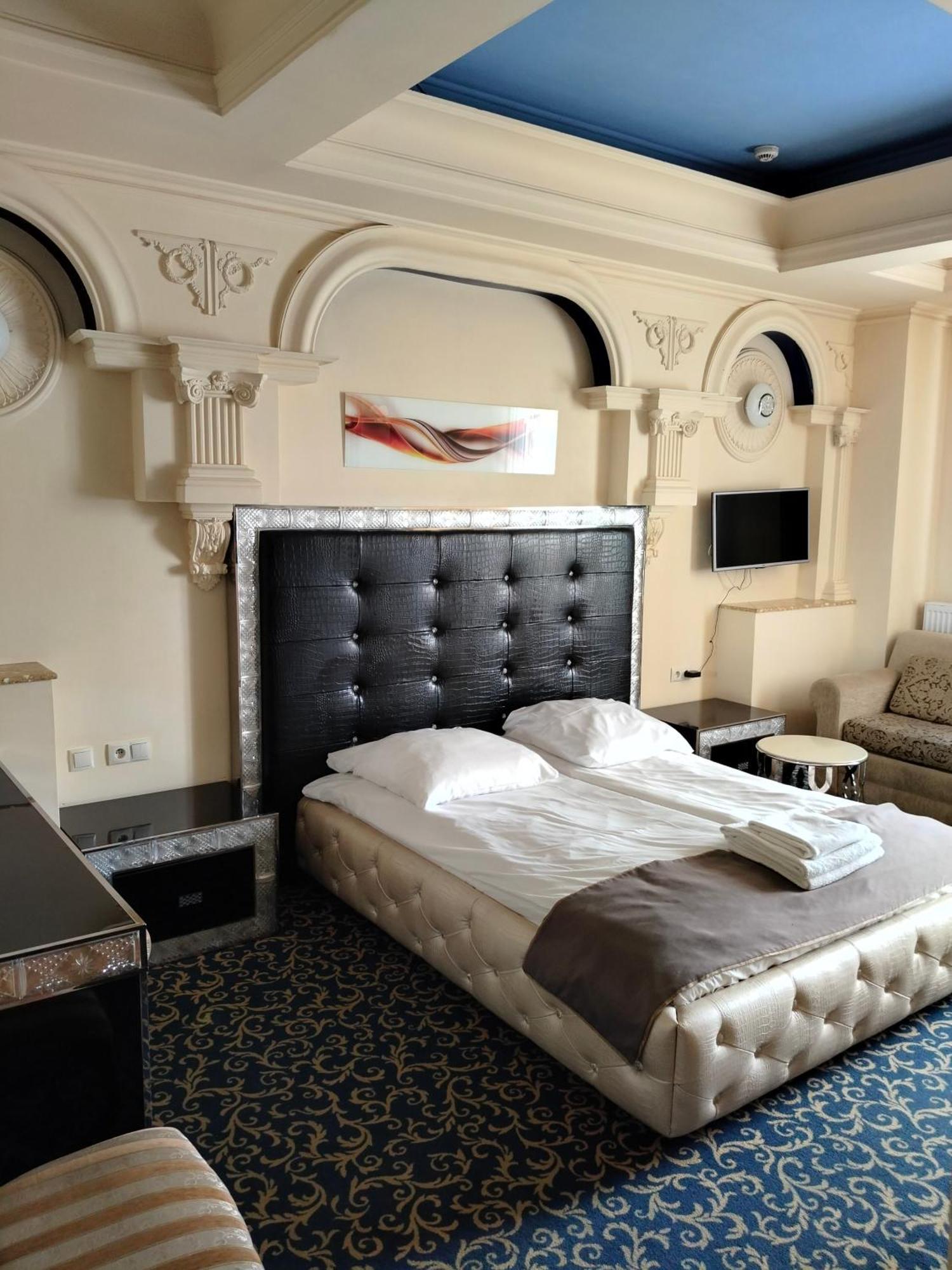 Hotel Venecia Palace Michałowice Екстериор снимка