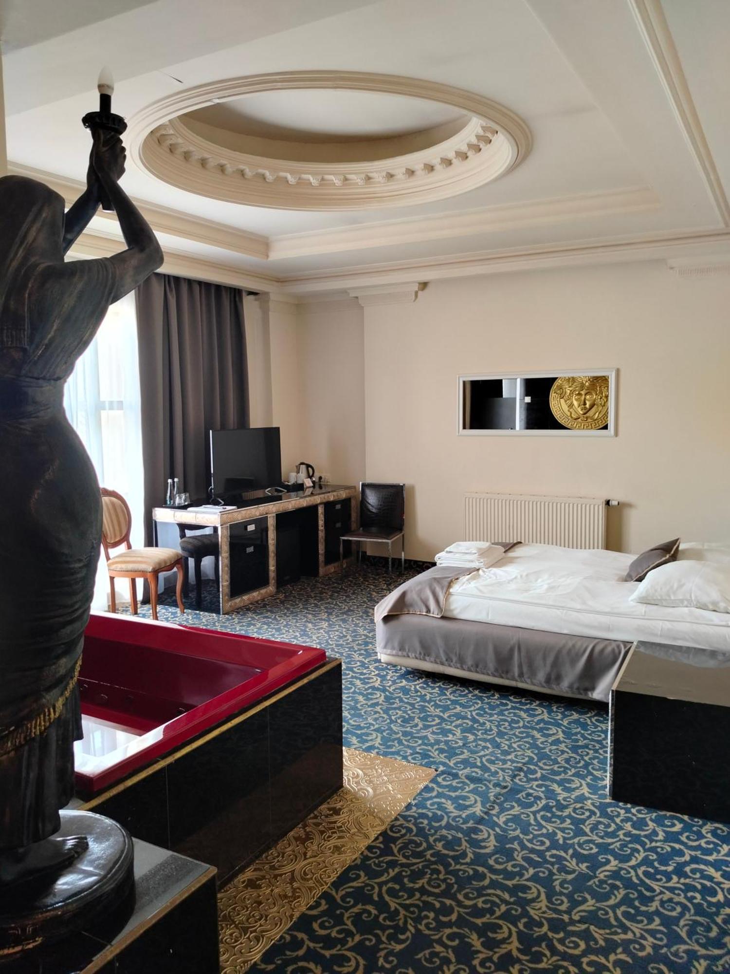 Hotel Venecia Palace Michałowice Екстериор снимка