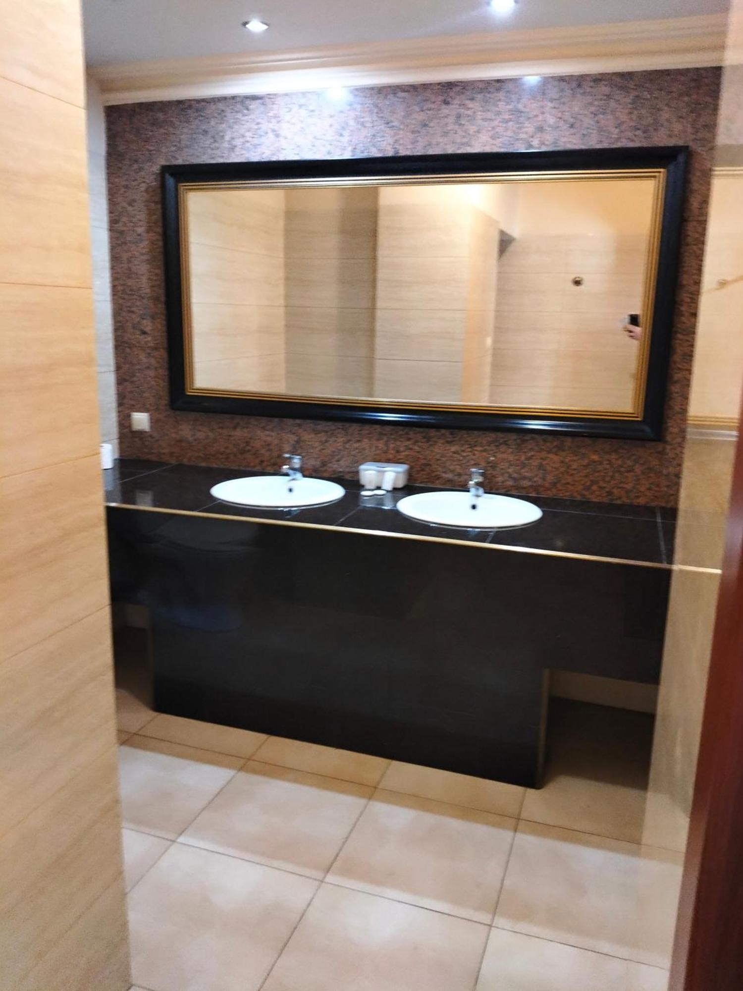 Hotel Venecia Palace Michałowice Екстериор снимка
