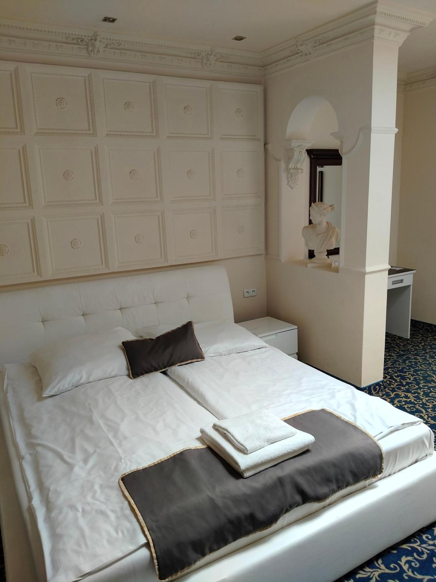 Hotel Venecia Palace Michałowice Екстериор снимка