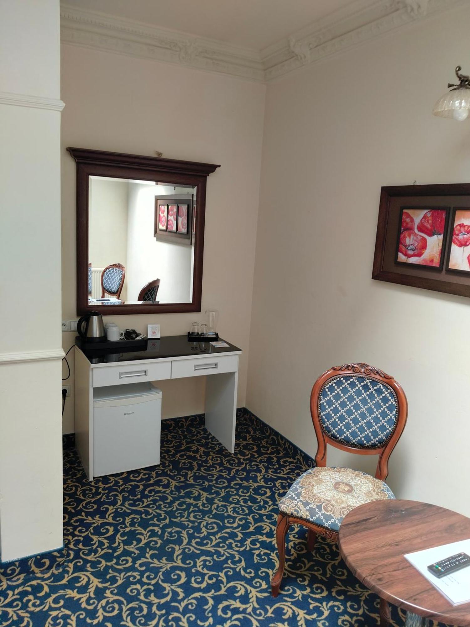 Hotel Venecia Palace Michałowice Екстериор снимка