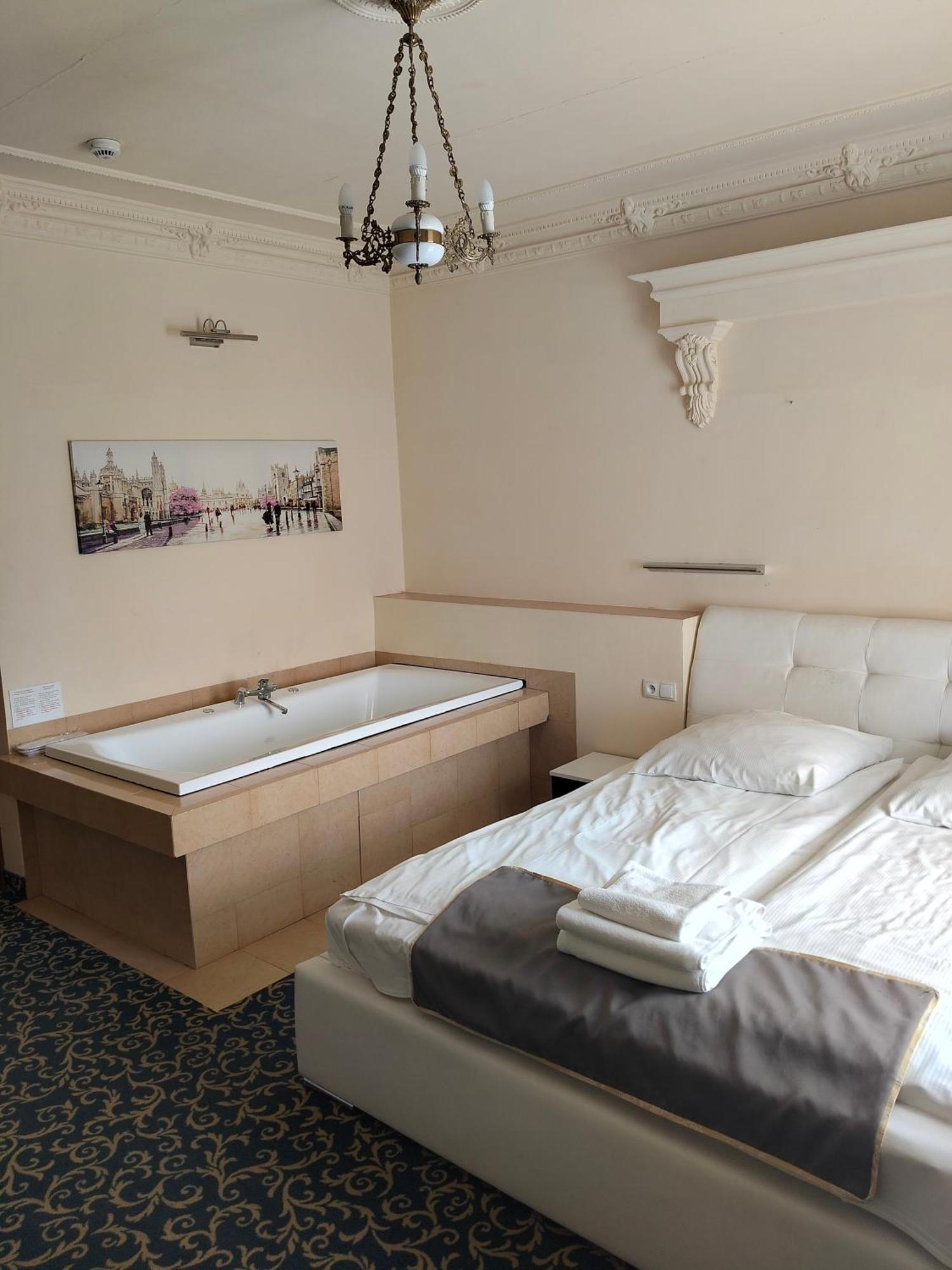 Hotel Venecia Palace Michałowice Екстериор снимка