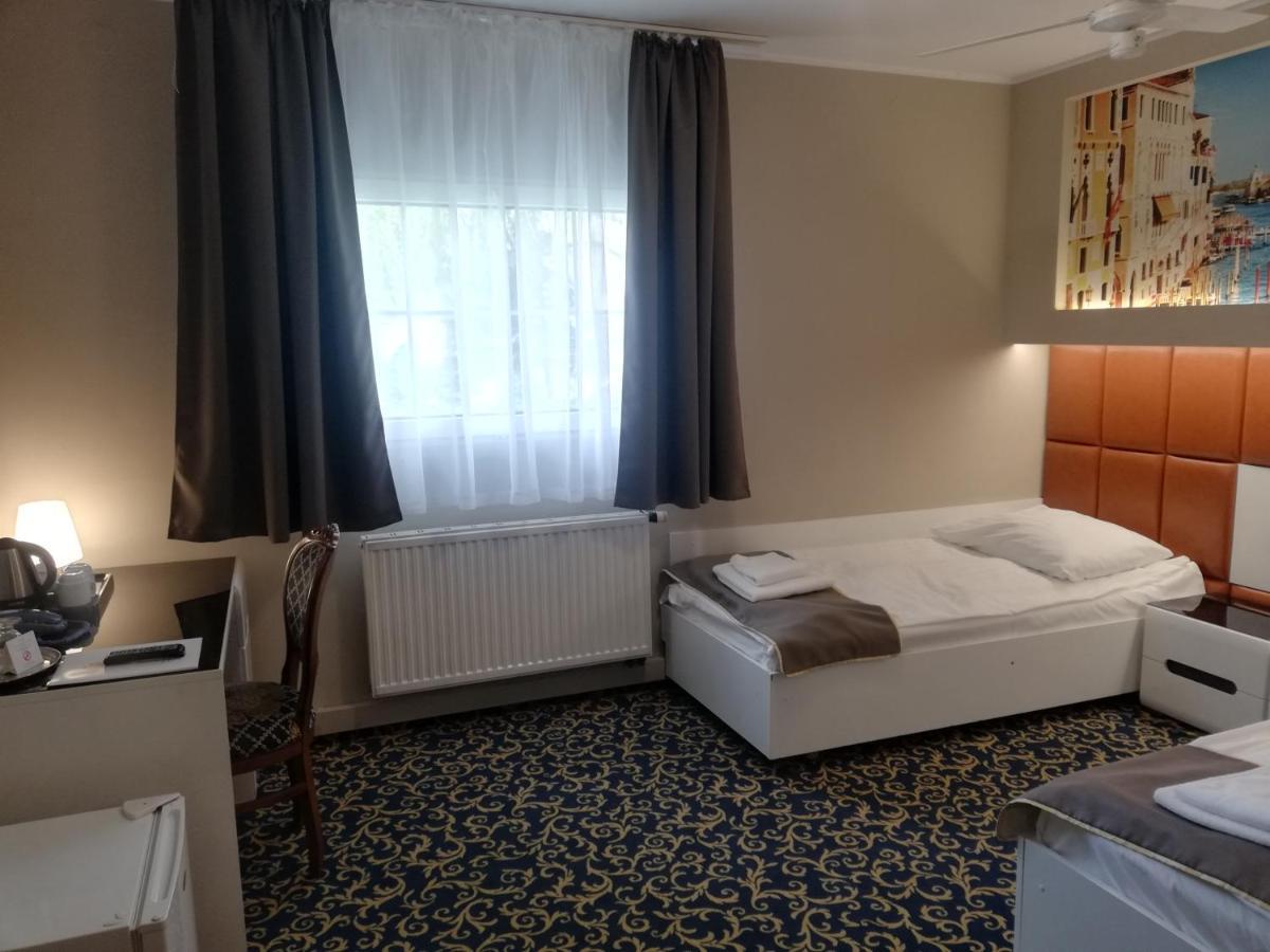 Hotel Venecia Palace Michałowice Екстериор снимка